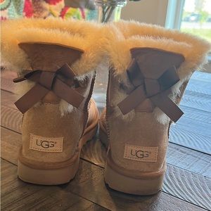 UGG Bailey Bow II Size 8